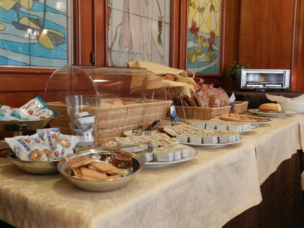Hotel Italia Stradella Eksteriør billede
