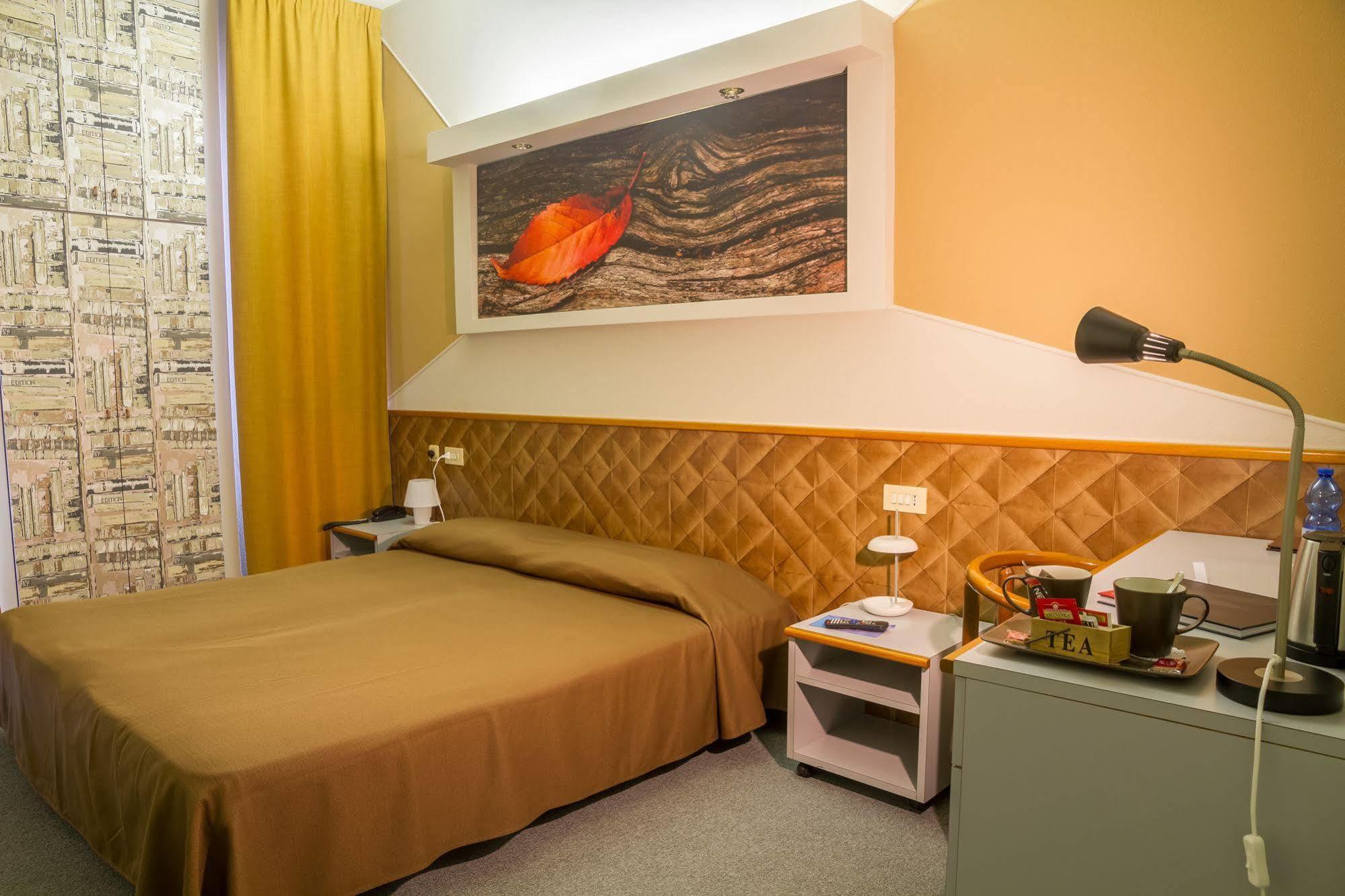 Hotel Italia Stradella Eksteriør billede