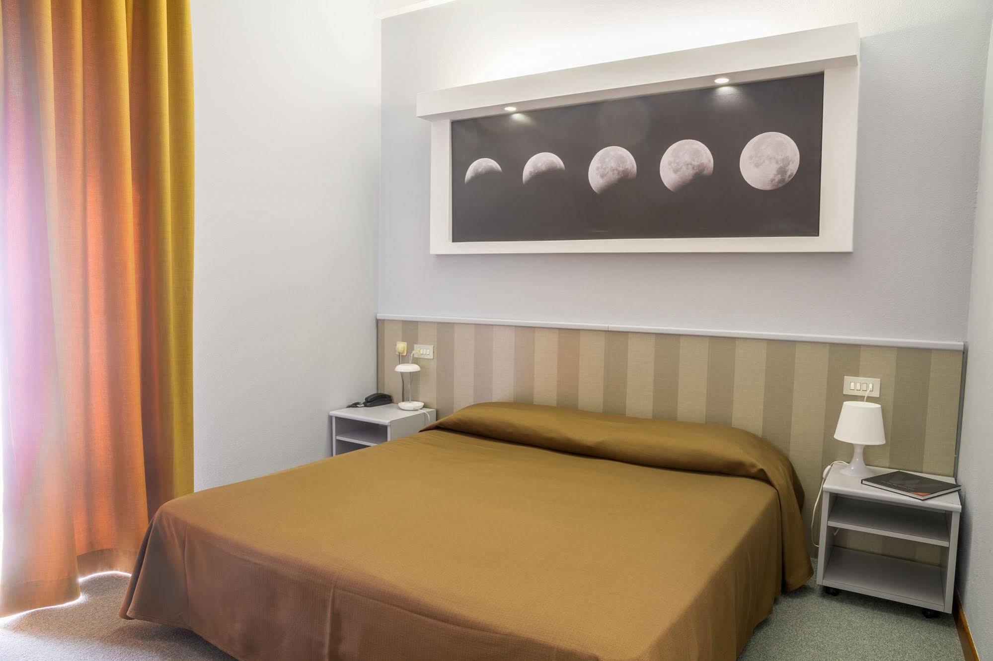 Hotel Italia Stradella Eksteriør billede